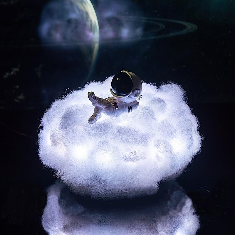 Cloud Astronaut Lamp